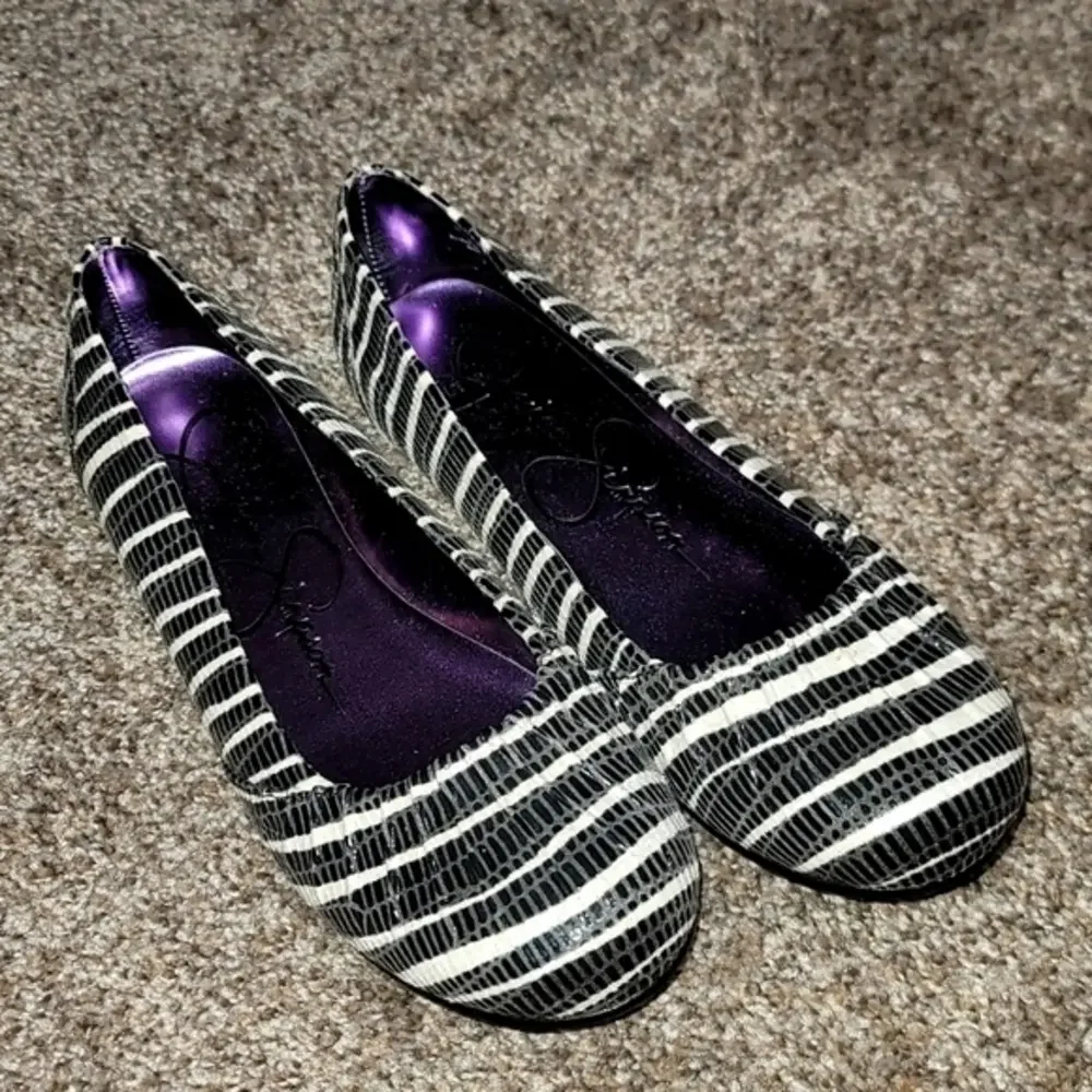 Kamella by Jessica Simpson Zebra Print flats, white/black/purple Women's‎ 7M